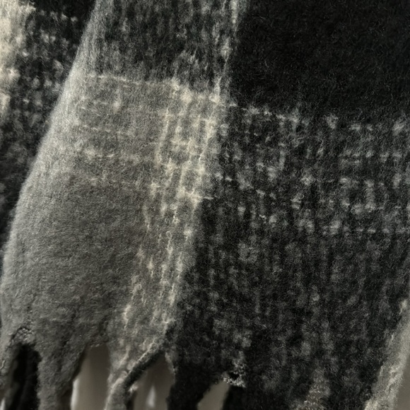 NWT jack & missy Oversized Scarf/Wrap-Plaid in Gray/Black-Twisted Fringe Detail - Picture 3 of 15